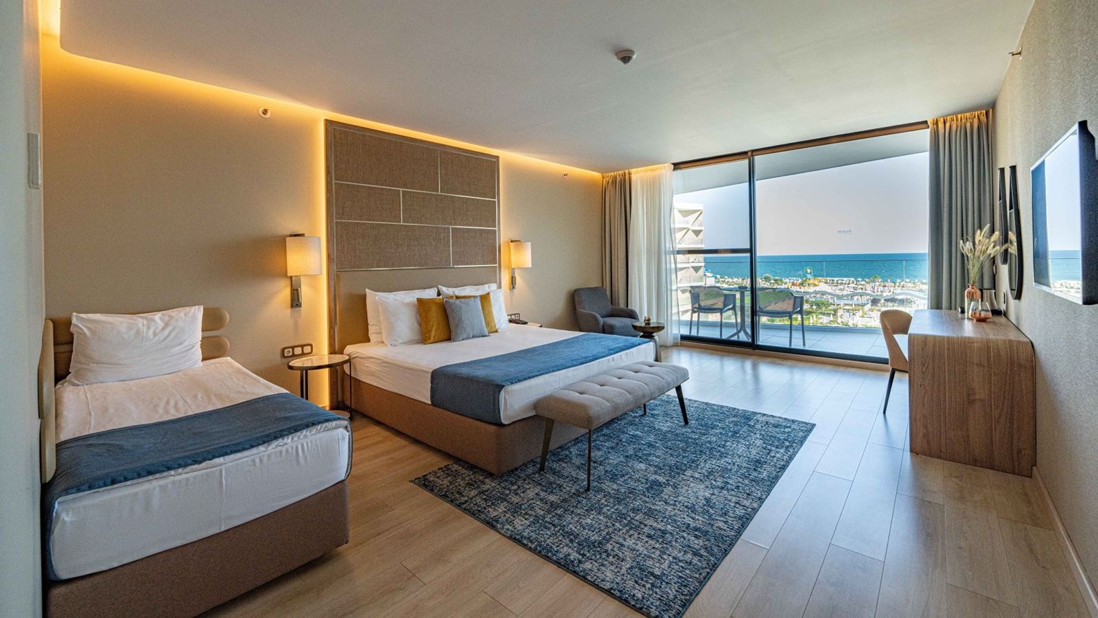rooms-premium-room-fountain-viewbalcony-or-terrace