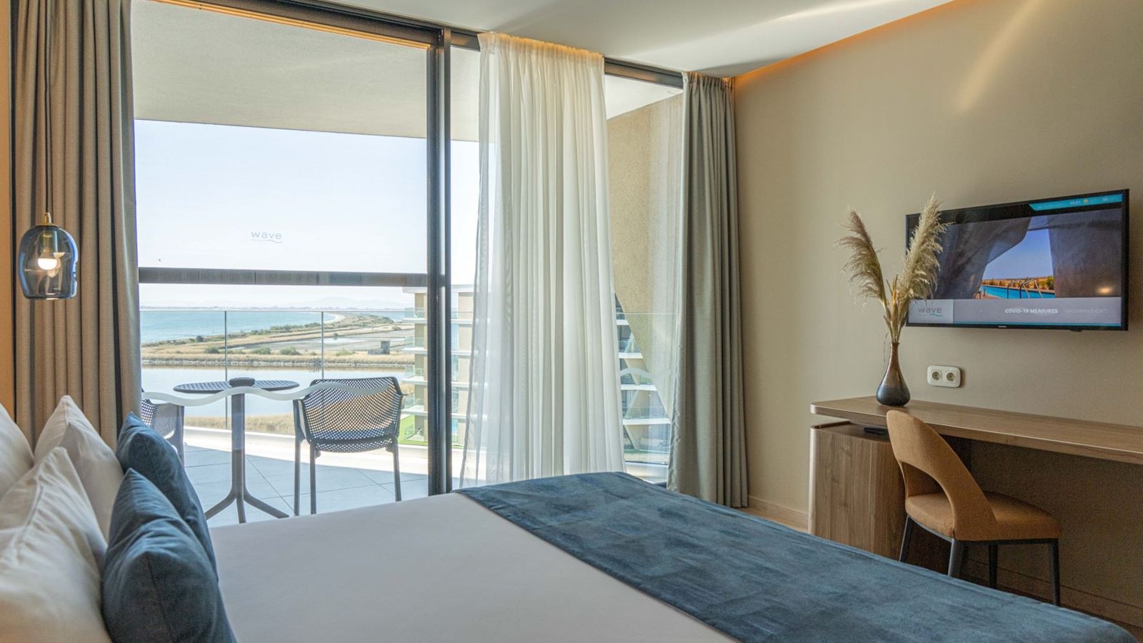rooms-standard-family-room--lateralsea-view-balcony-or-terrace-