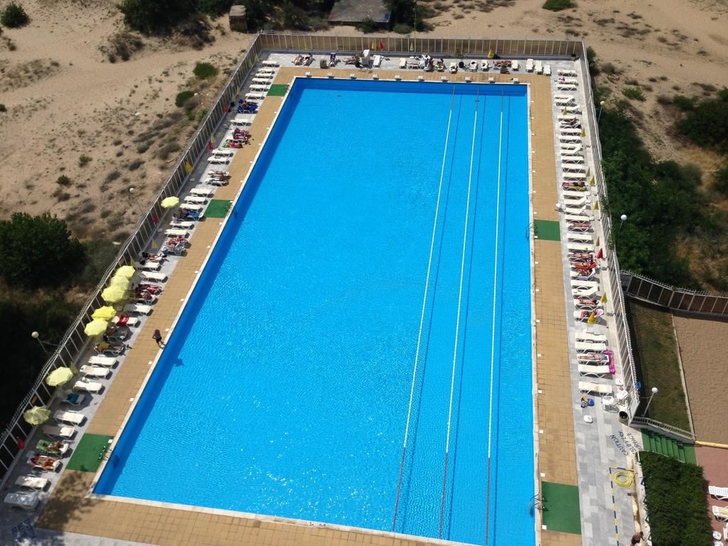pools-outdoor-pool