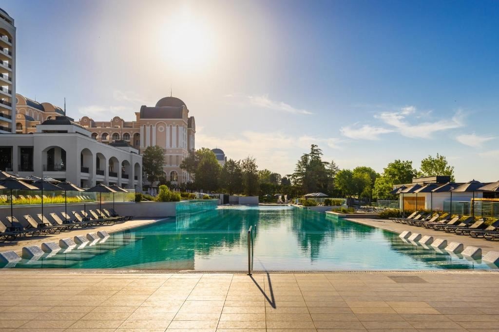 pools-outdoor-pool