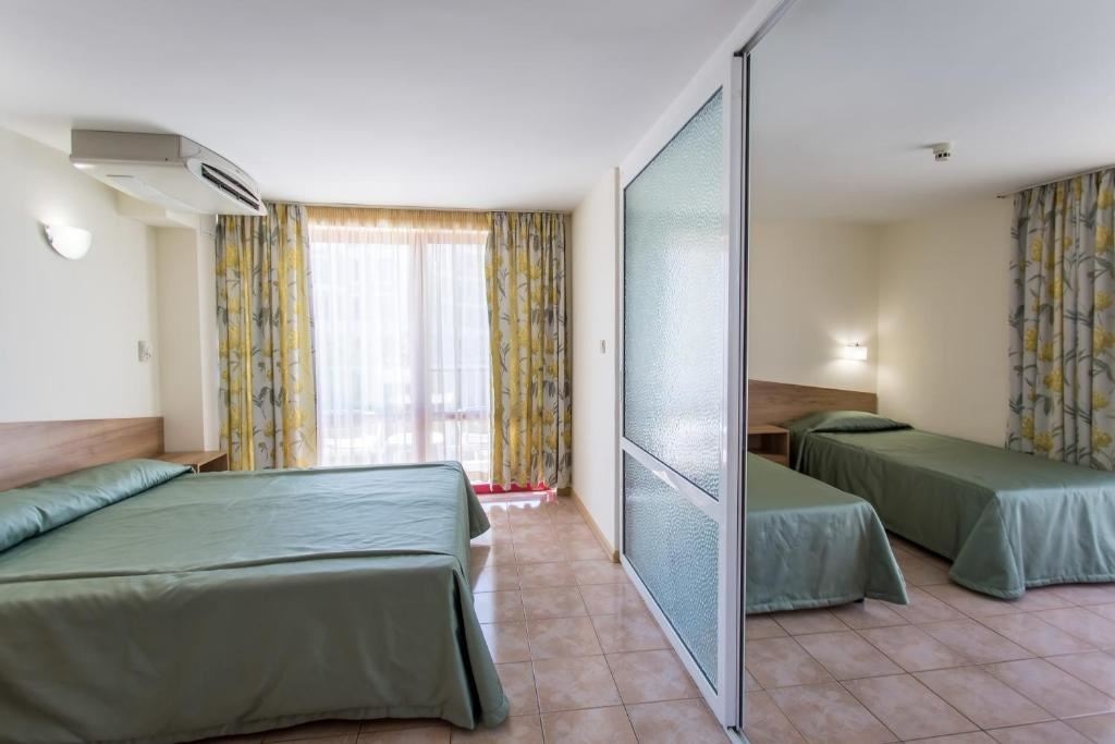 rooms-2-connecting-rooms-standard-family-room