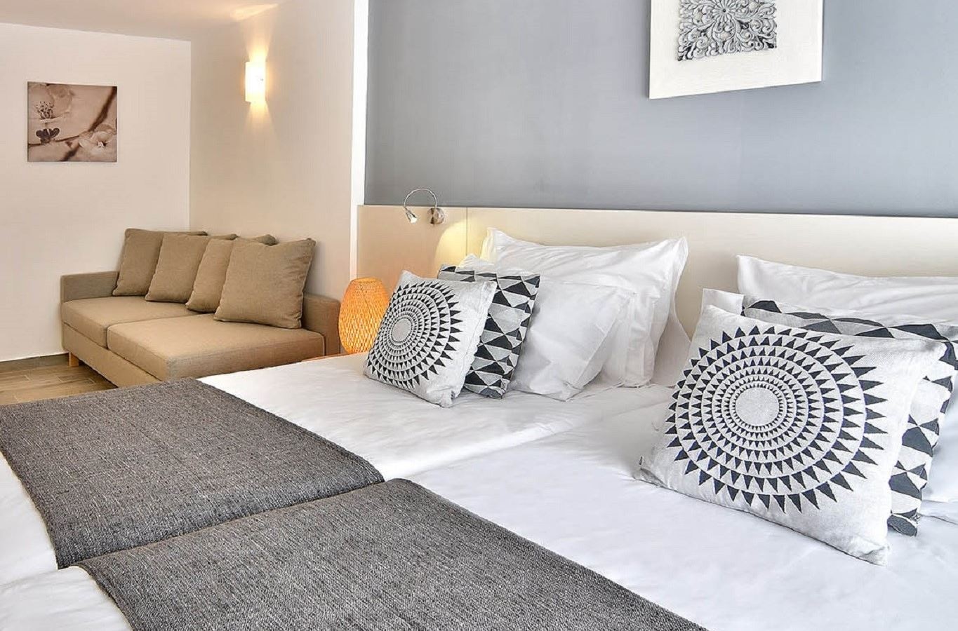 rooms-twin-upper-floor-room-seaside-balcony