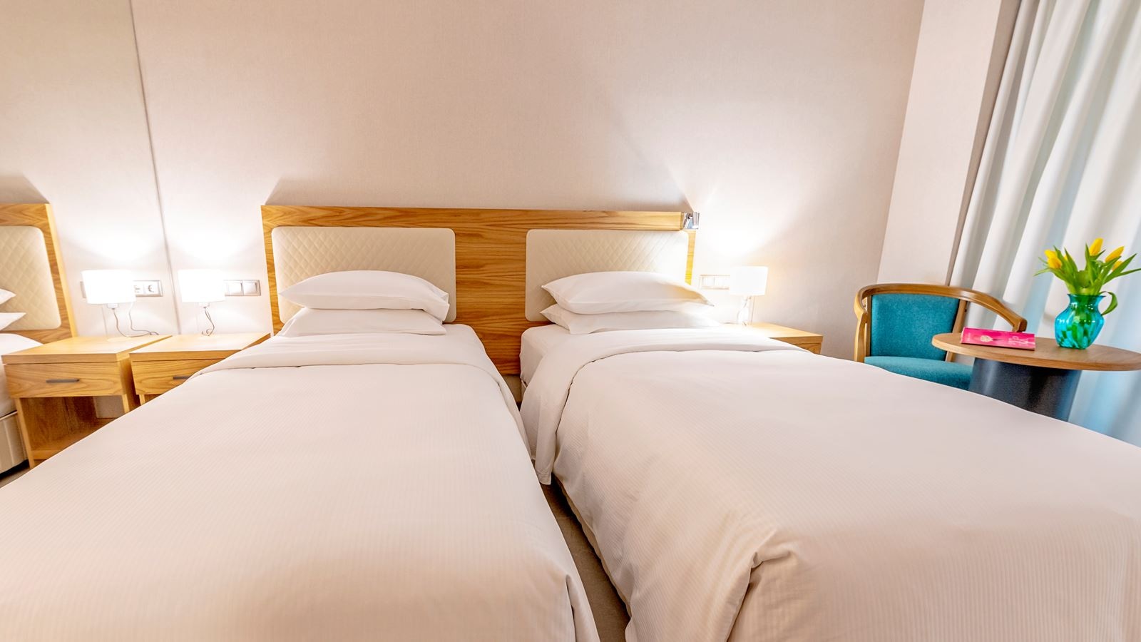 rooms-deluxe-room