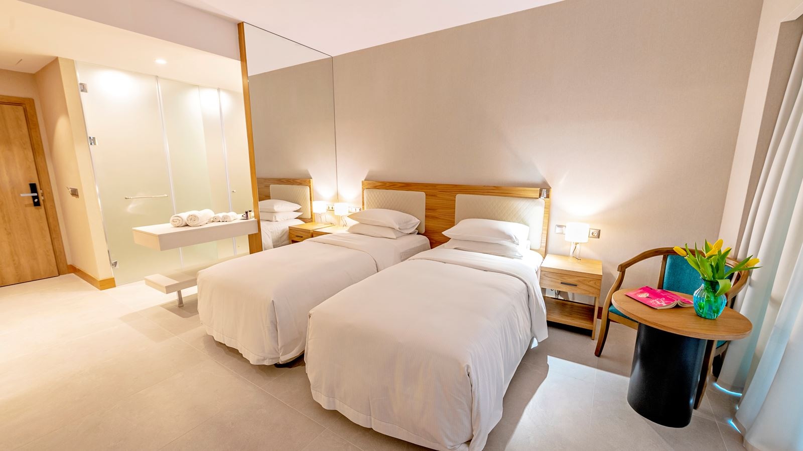 rooms-deluxe-room