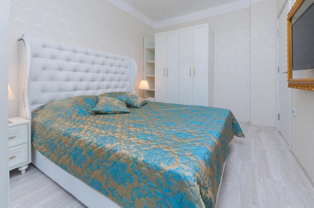 rooms-1-bedroom-deluxe-apartment-balcony