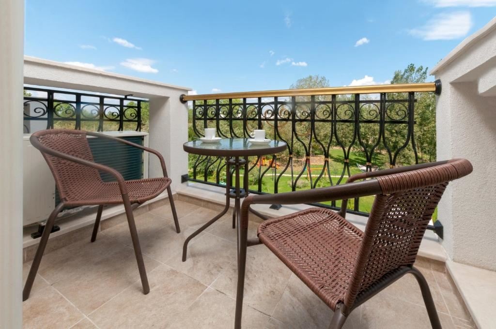 rooms-standard-studio-balcony