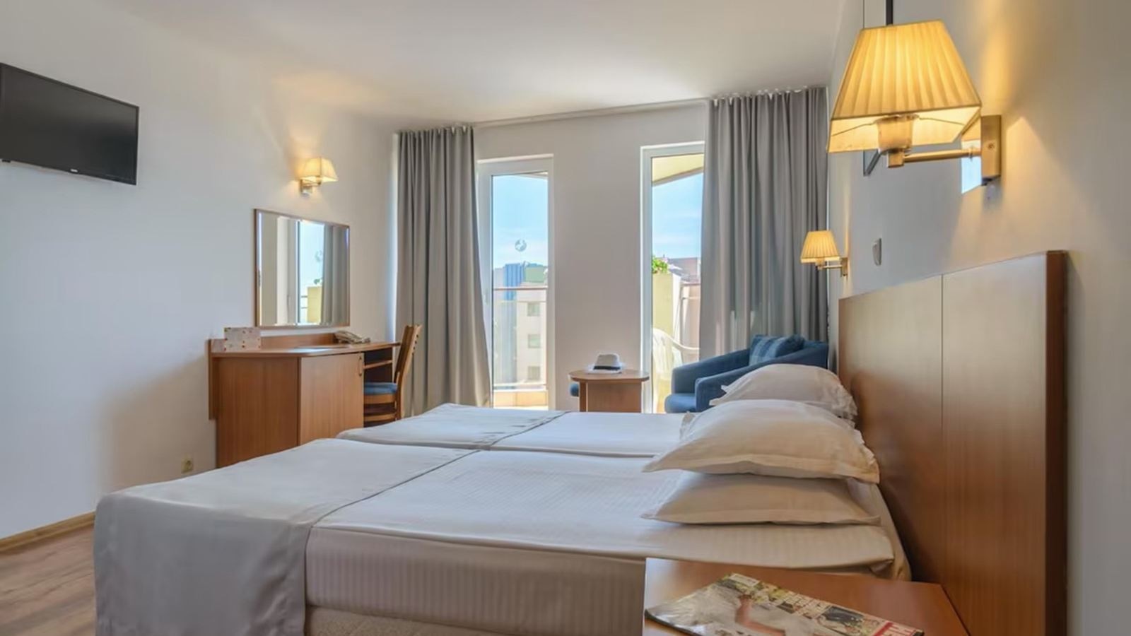 rooms-superior-room