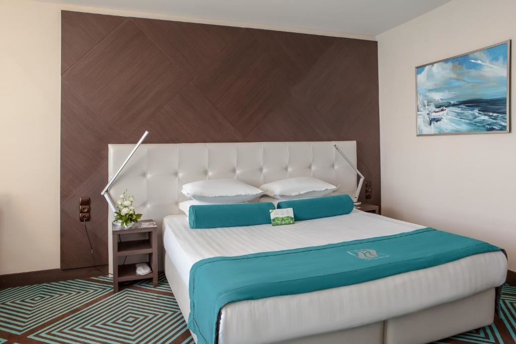 rooms-singleuse-superior-room-balcony