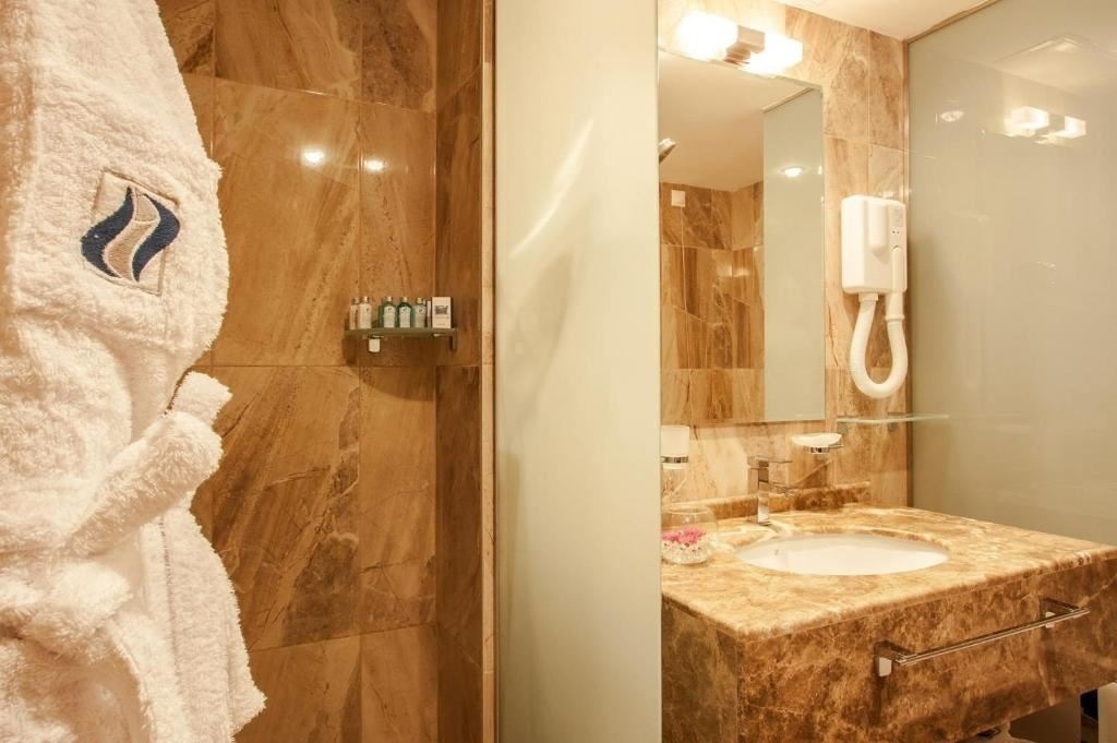 rooms-singleuse-superior-room-seaview-balcony