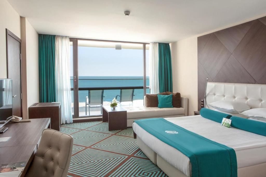 rooms-single-wchild-superior-room-seaview-balcony