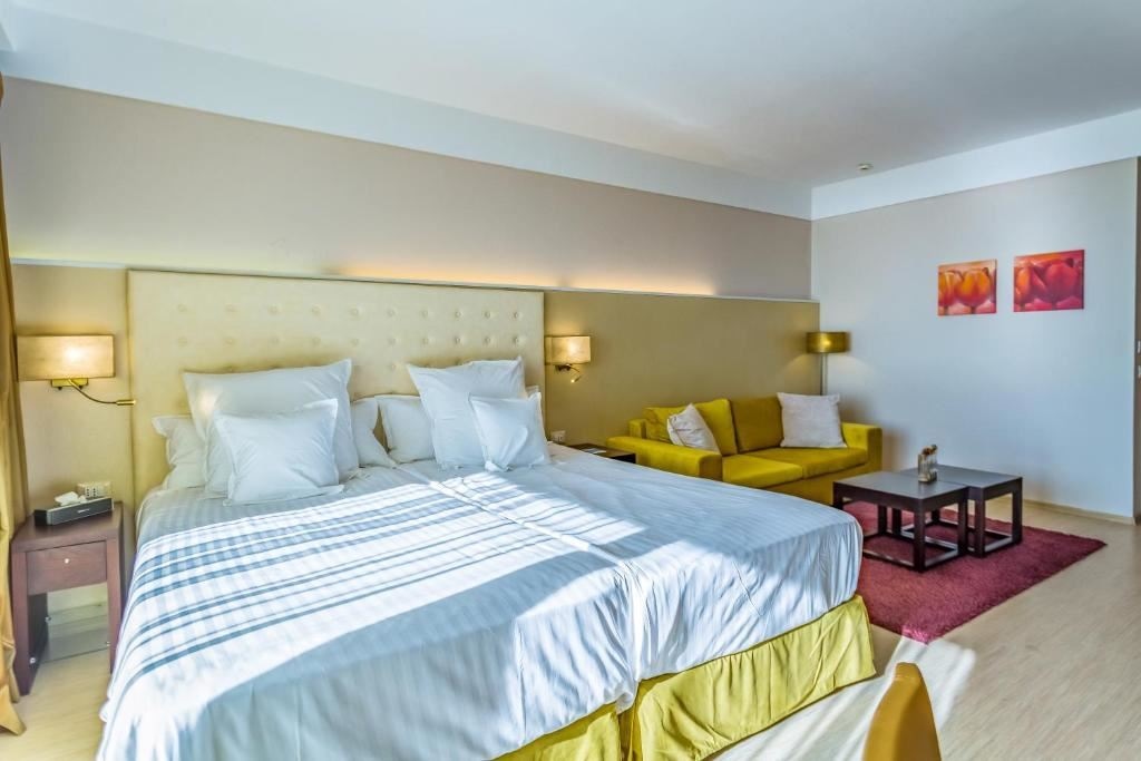 rooms-singleuse-deluxe-room-balcony