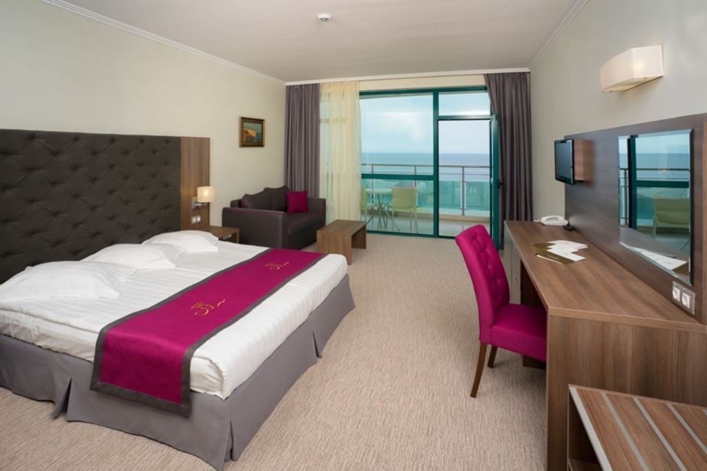 rooms-standard-room-gardenview-balcony