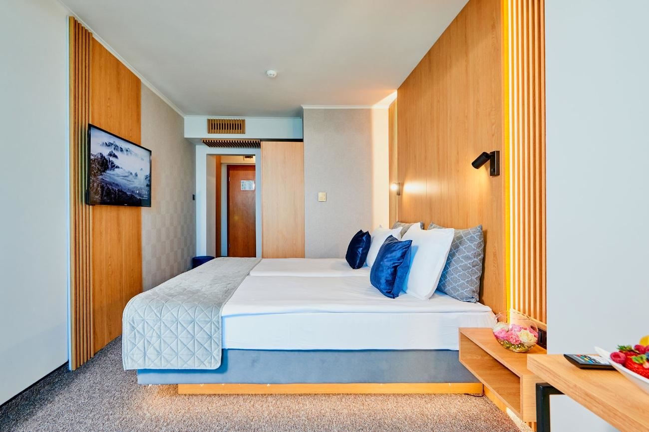 rooms-comfort-room-lateralseaview-balcony-or-terrace