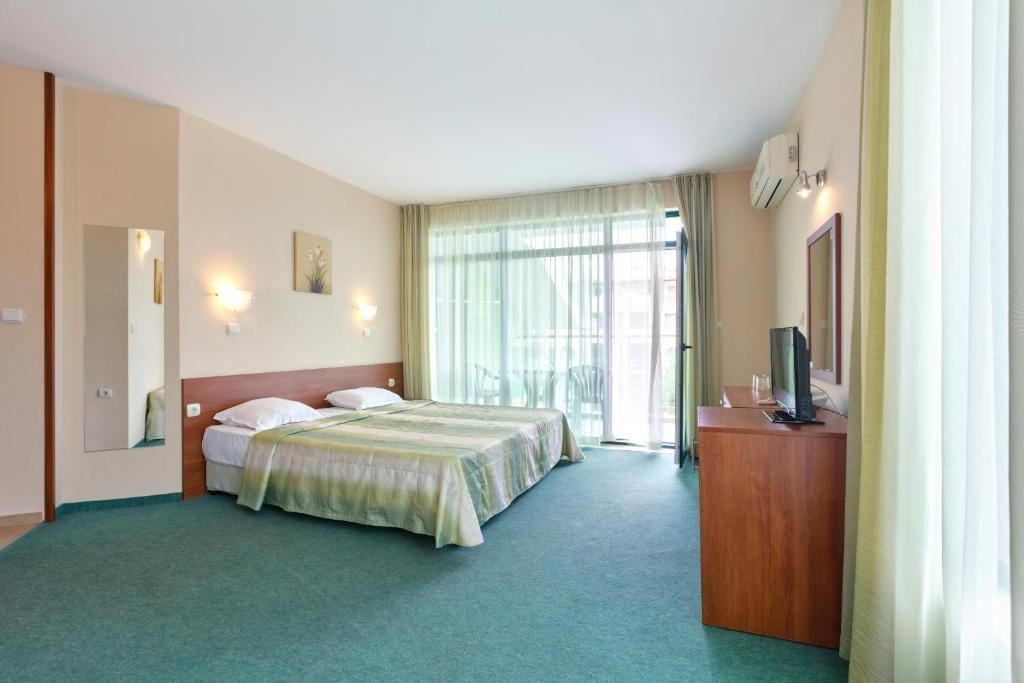 rooms-triple-standard-room