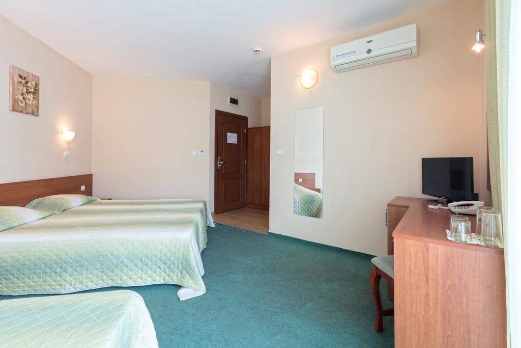 rooms-triple-standard-room