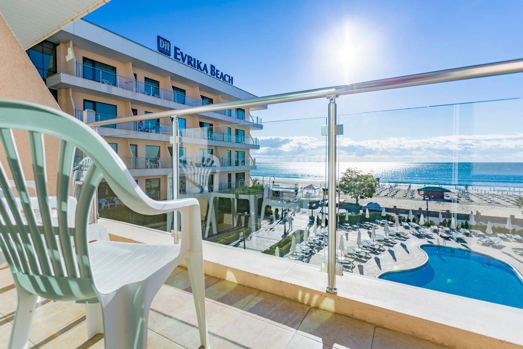 rooms-premium-double-pool-view