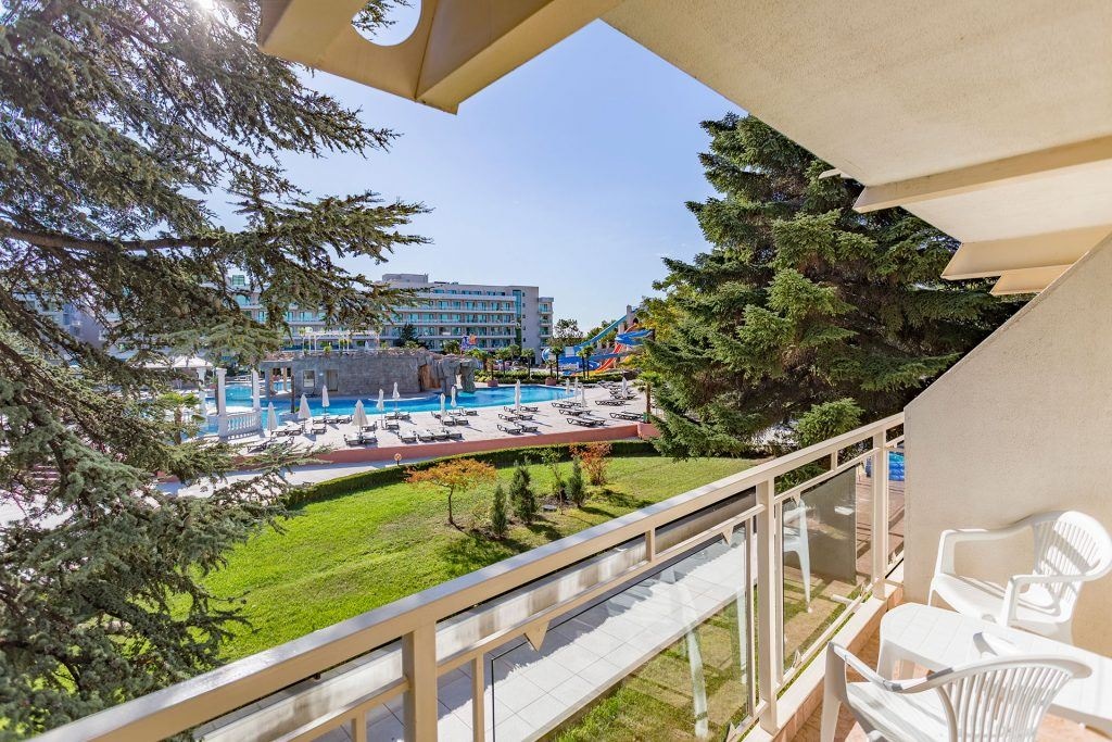 rooms-doubletwin-pool-view-single-use
