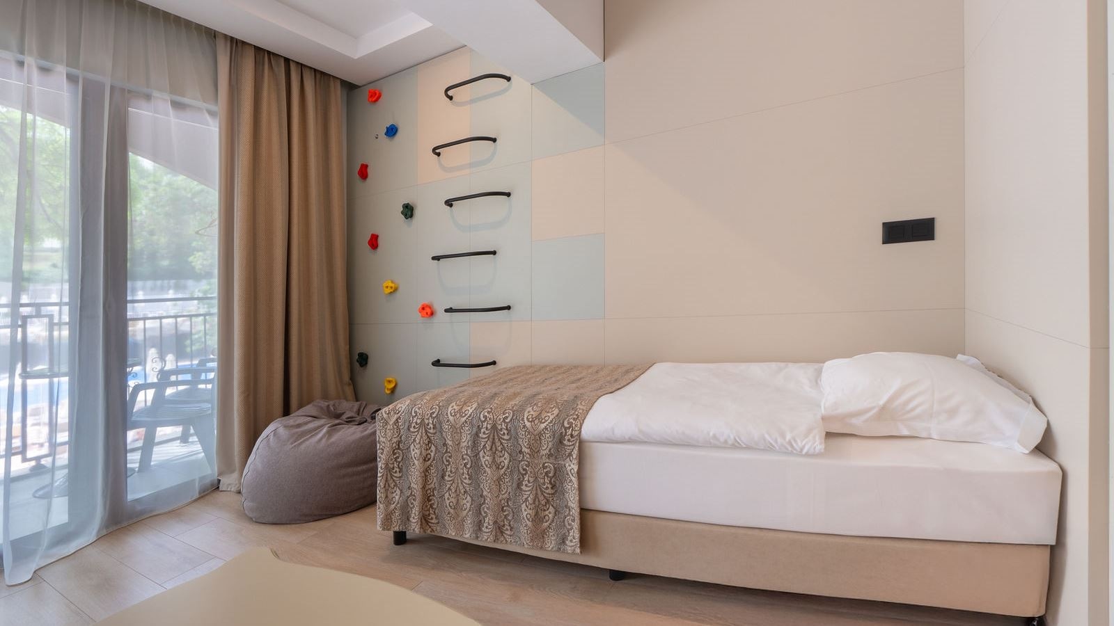 rooms-family-room