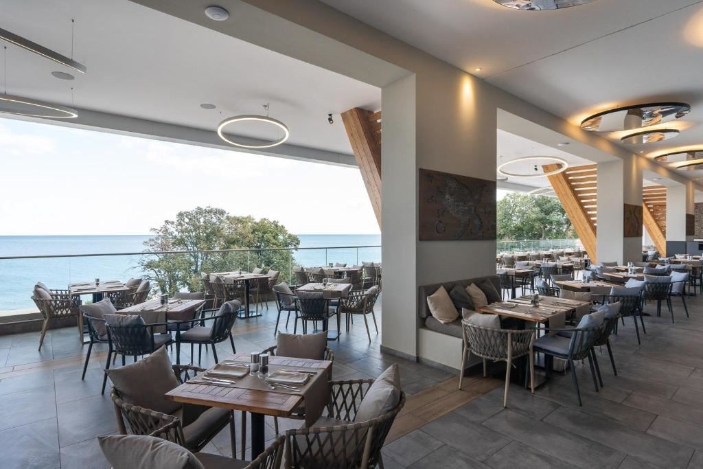 restaurants-restaurants