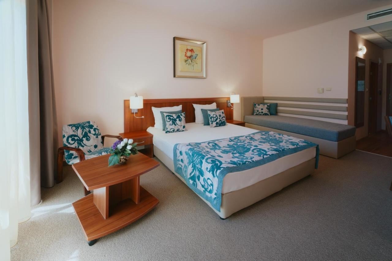rooms-twin-standard-room-balcony