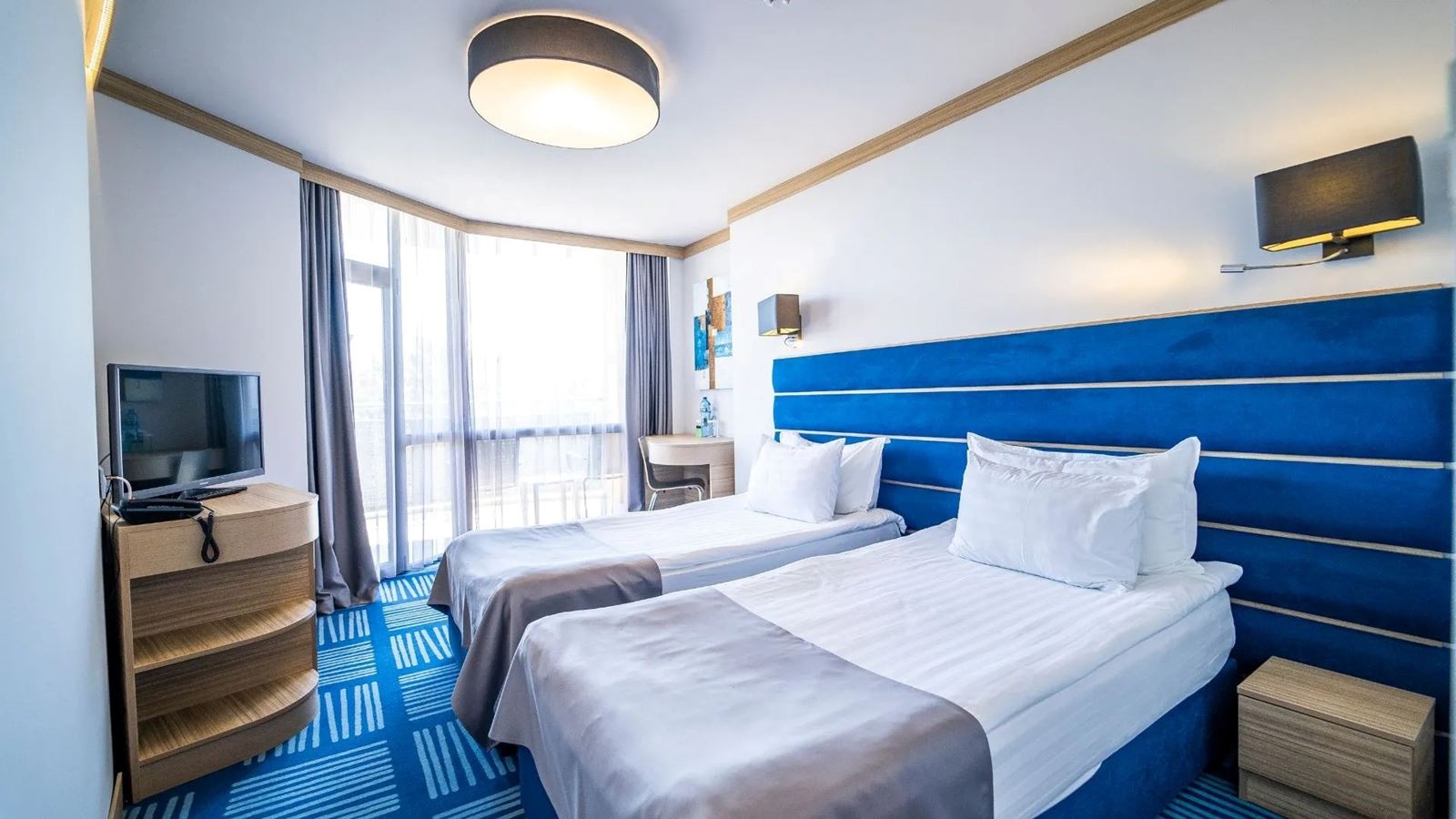 rooms-single-wchild-superior-room-balcony