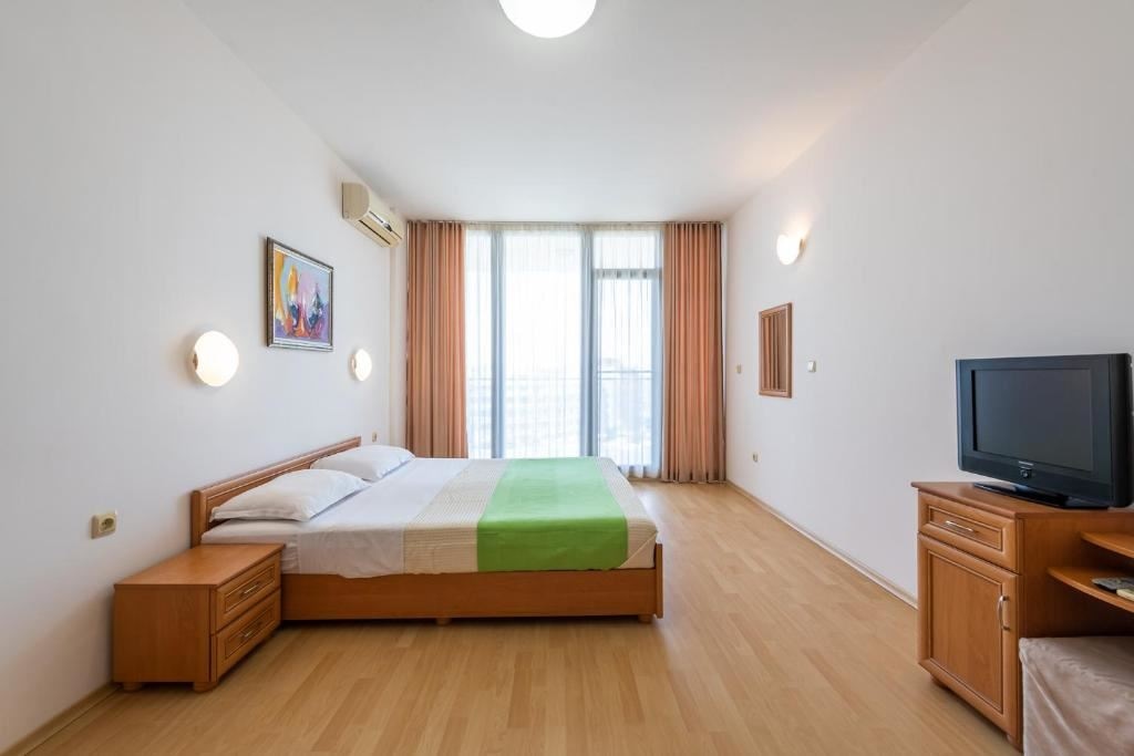 rooms-bedroom-annex-apartment--balcony-or-terrace-