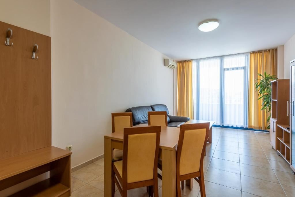rooms-bedroom-annex-apartment--balcony-or-terrace-