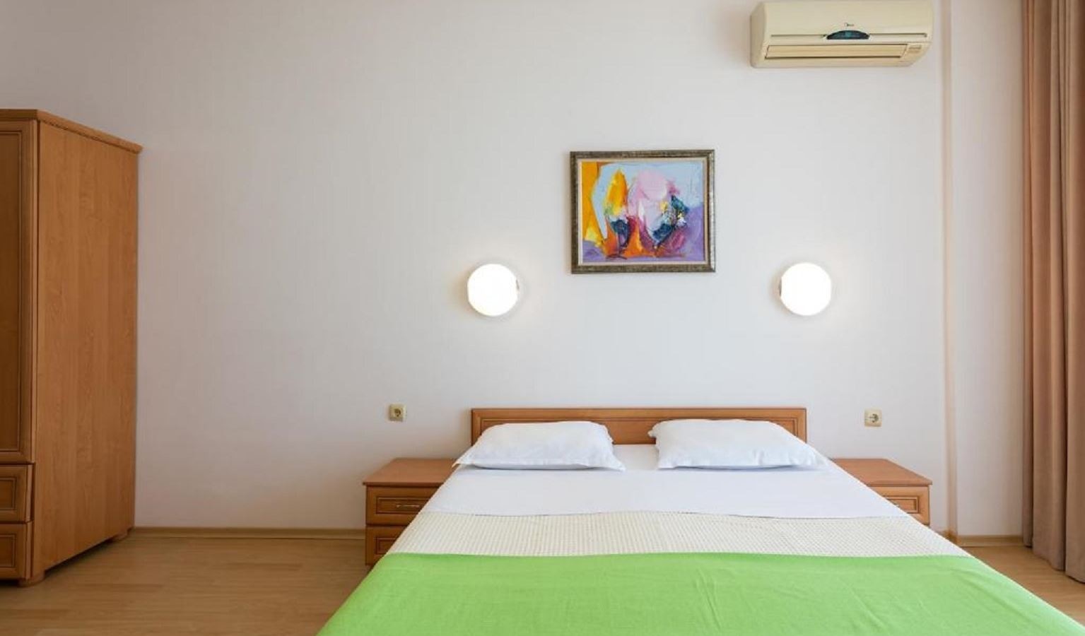 rooms-bedroom-annex-apartment--balcony-or-terrace-