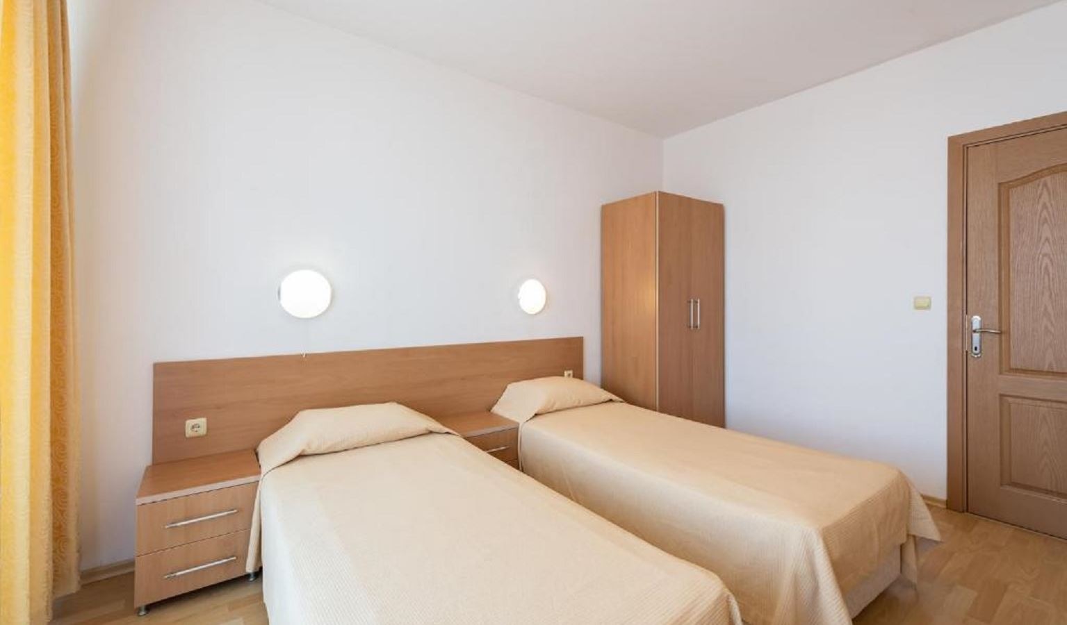 rooms-2-bedroom-annex-apartment--balcony-or-terrace-