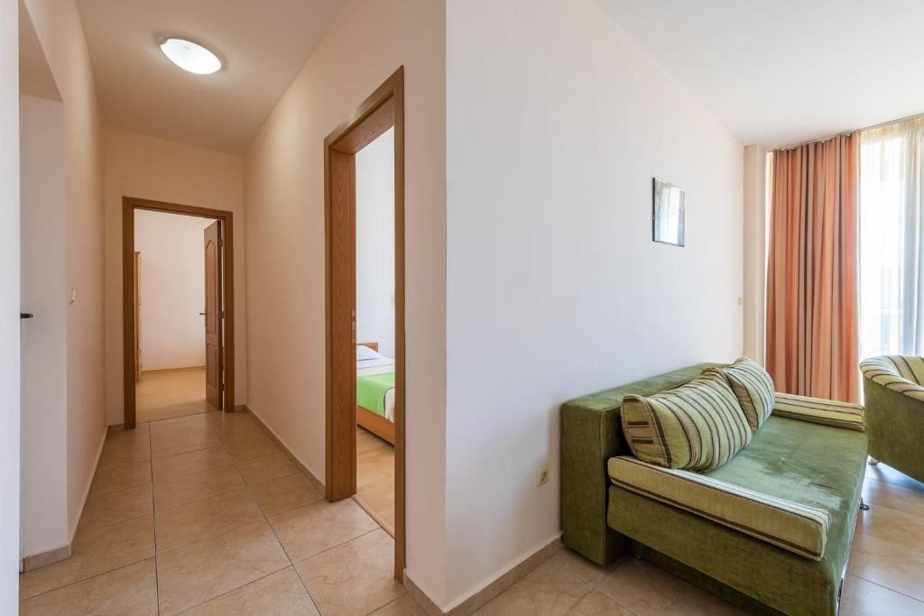 rooms-2-bedroom-annex-apartment--balcony-or-terrace-
