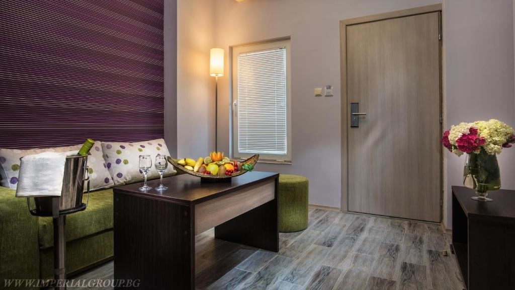rooms-2-bedroom-standard-apartment-balcony-or-terrace