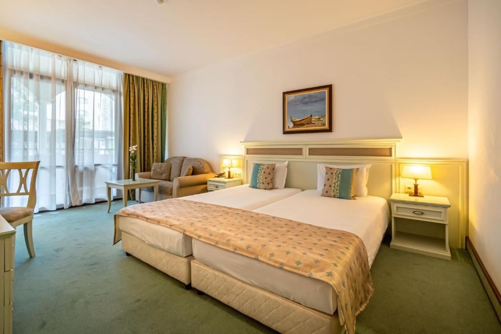 rooms-singleuse-standard-room-gardenview-balcony