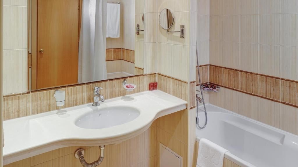 rooms-double-high-room