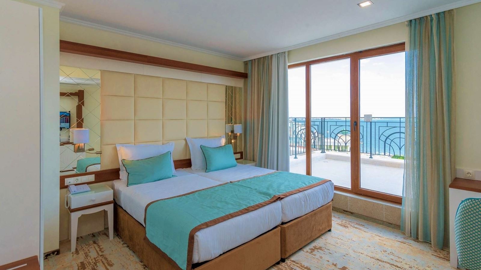 rooms-superior-room