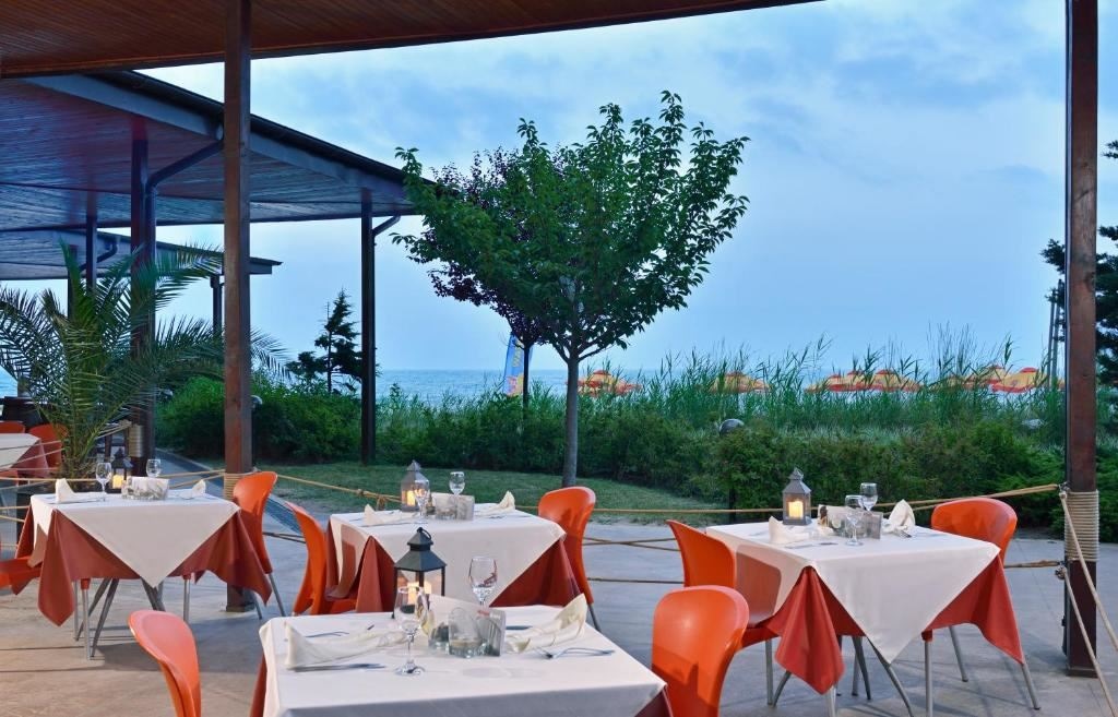 restaurants-restaurants