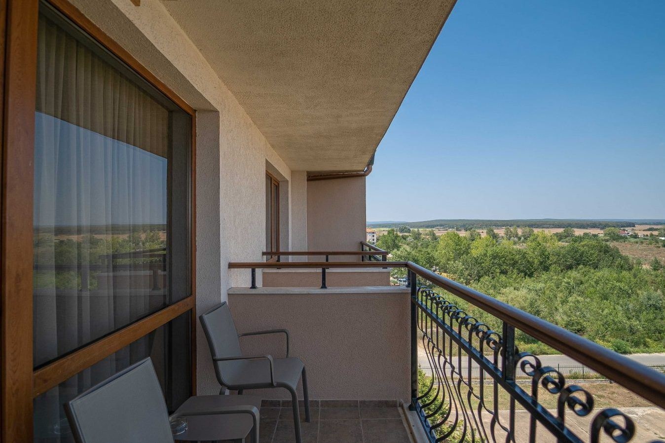 rooms-standard-room-sea-front-balcony