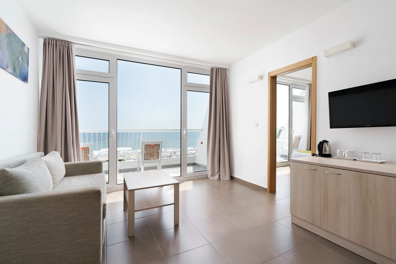 rooms-family-room