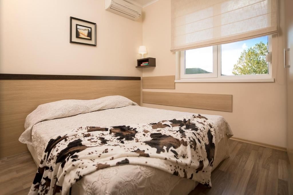 rooms-2-bedroom-standard-apartment-seaview-balcony-or-terrace