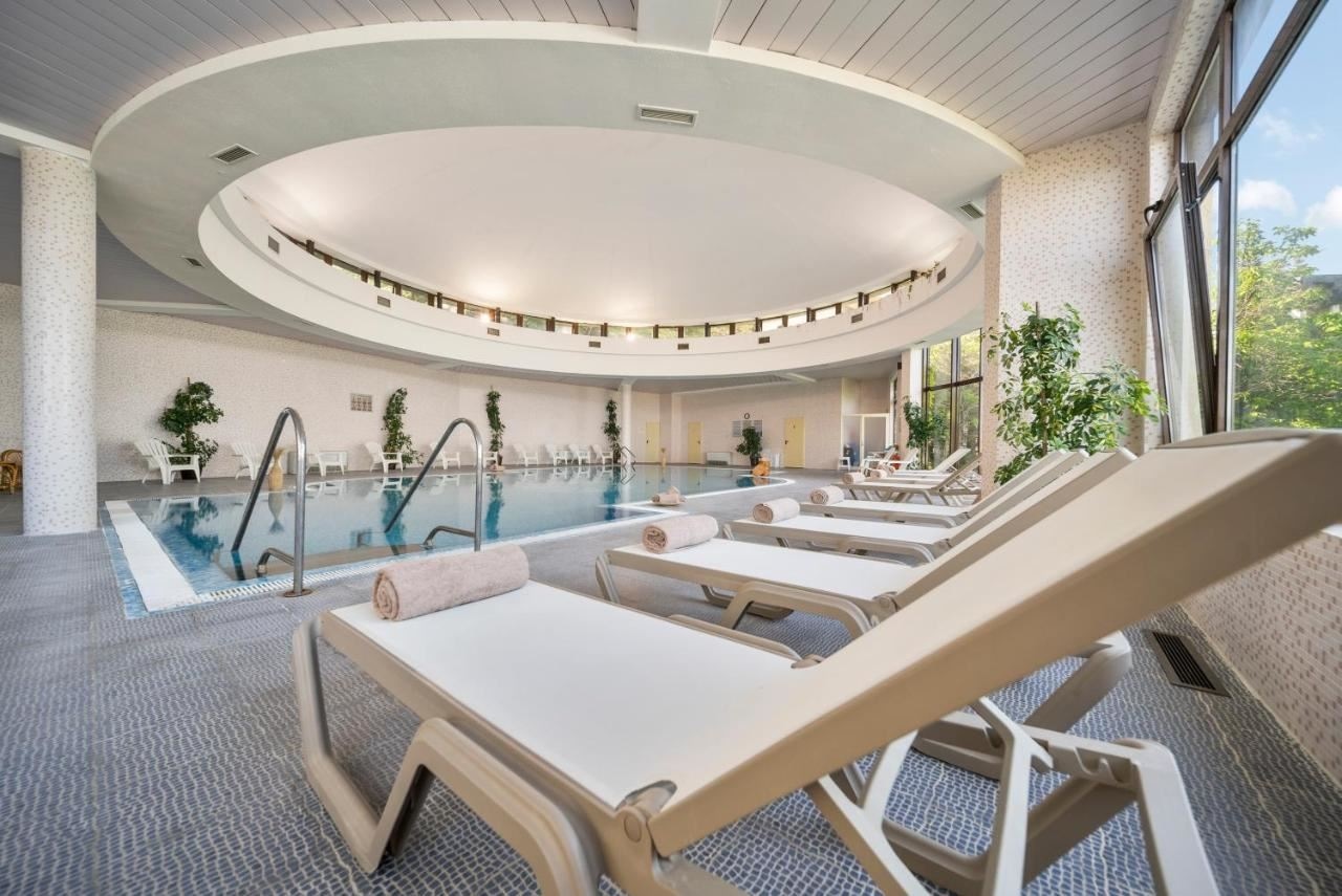 pools-indoor-pool