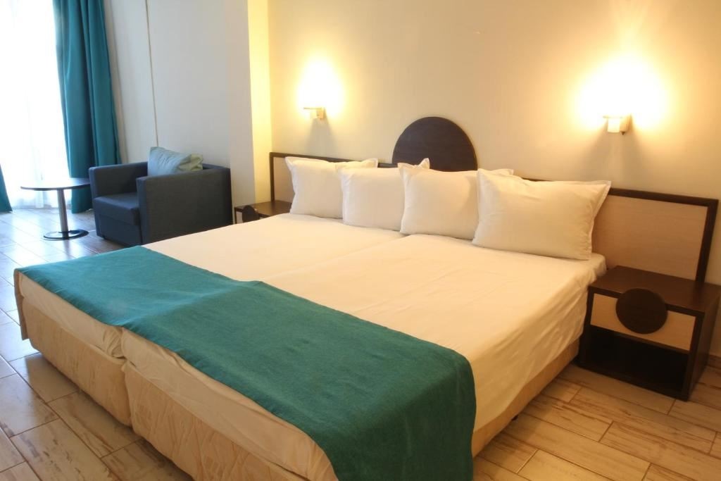 rooms-superior-room
