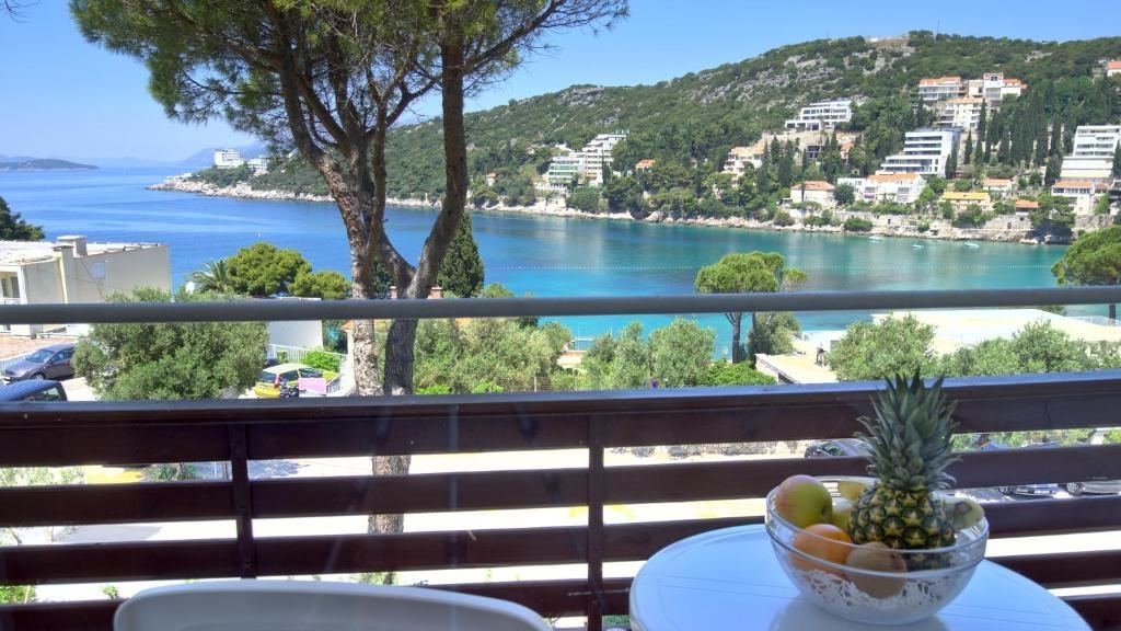 rooms-double-standard-room-seaview-balcony