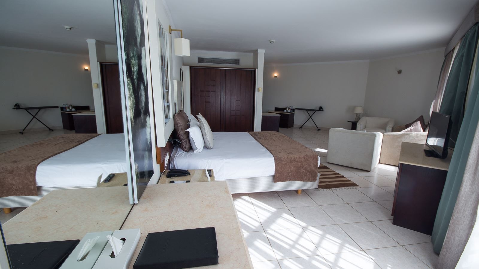 rooms-family-room