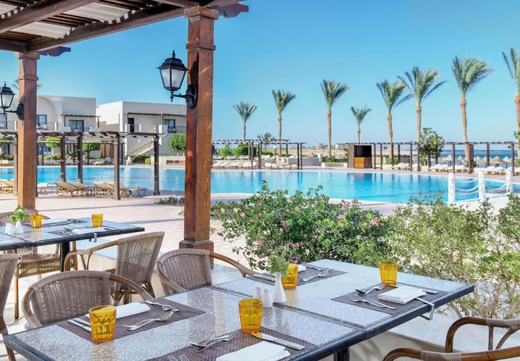 bars-sakia-pool-bar