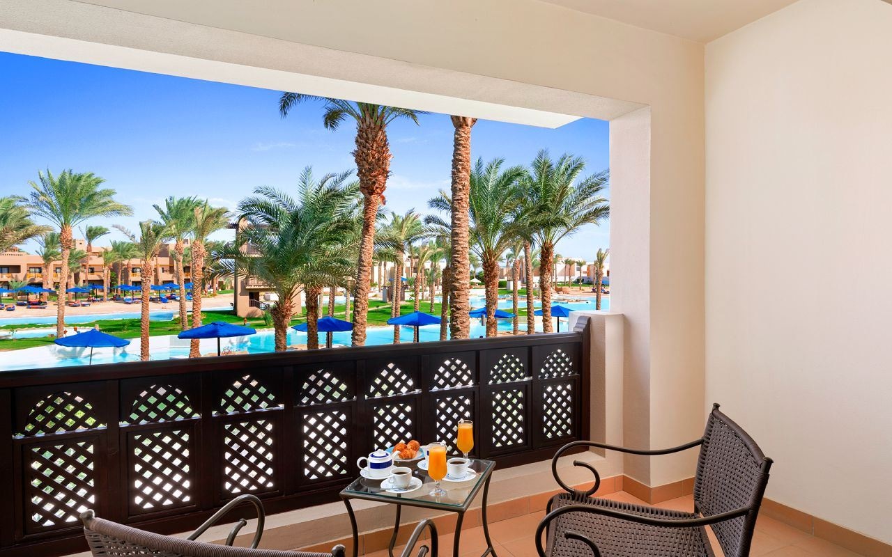 rooms-family-interleading-room-pool-view
