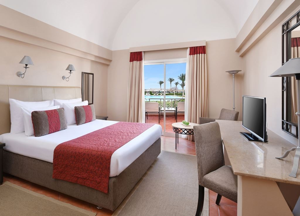 rooms-superior-room-garden--pool--side-sea-view--sea-view