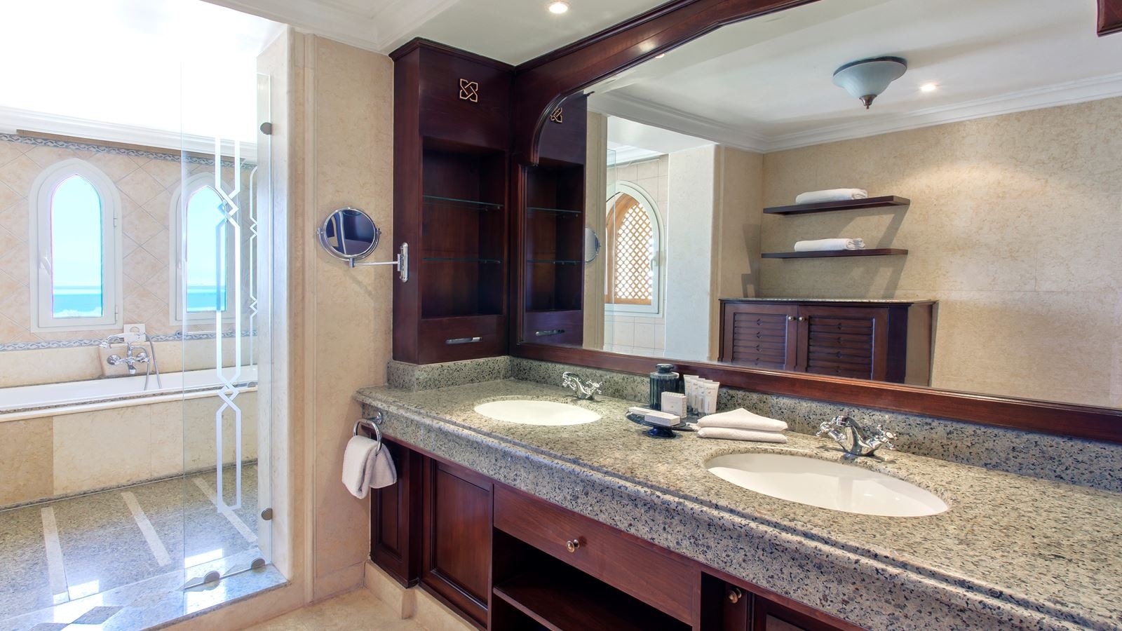 rooms-deluxe-suite