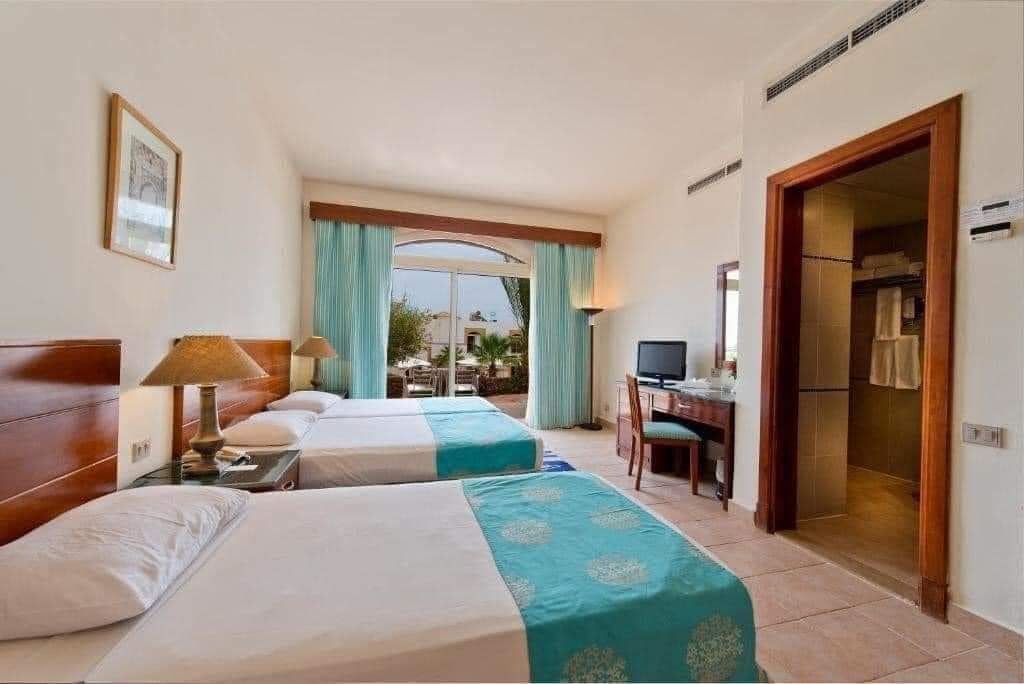 rooms-room-standard-pool-view