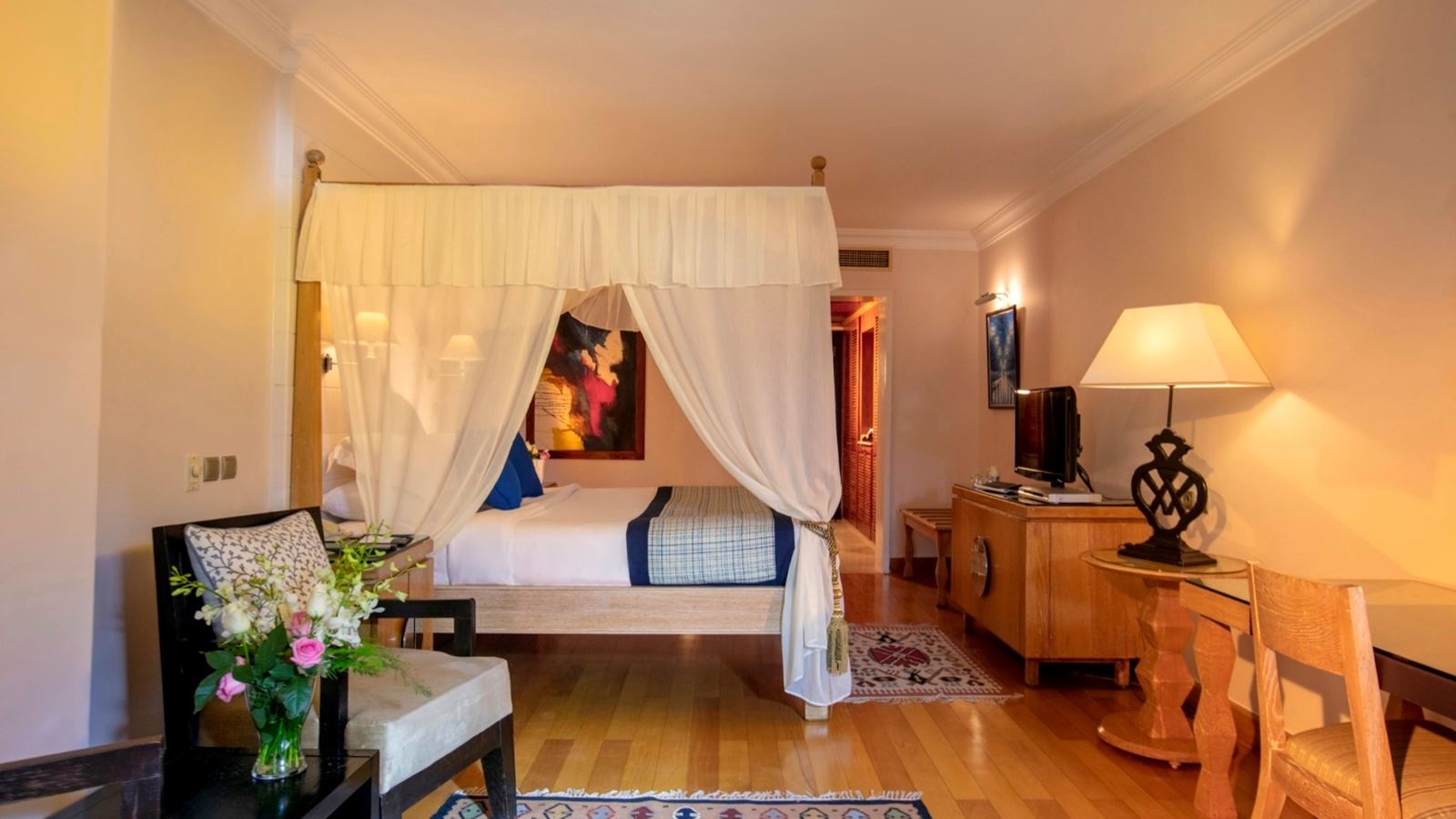 rooms-savoy-room