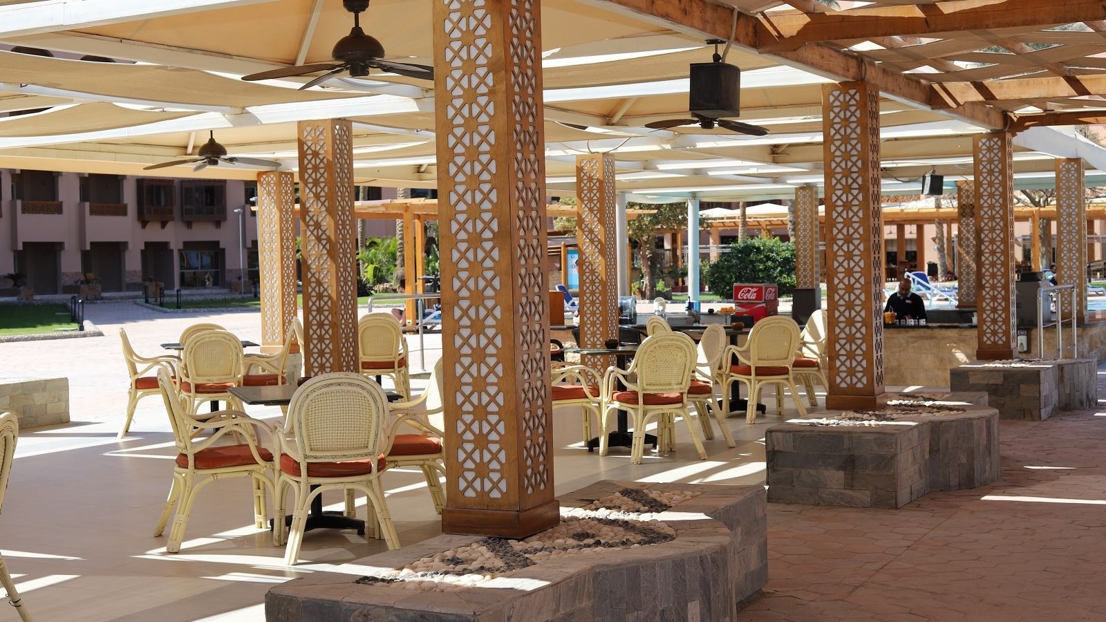 bars-la-terrace-pool-bar