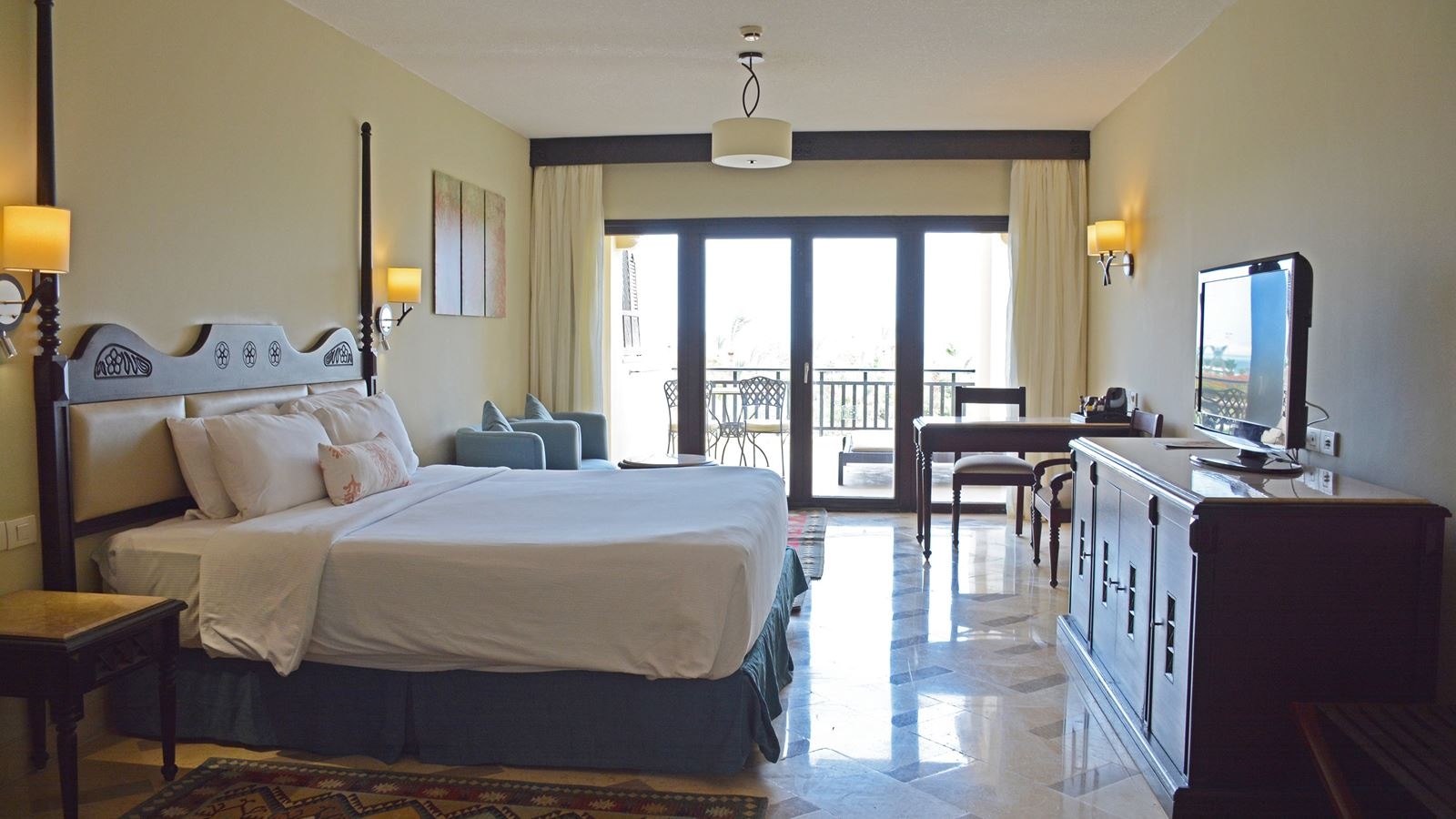 rooms-deluxe-suite